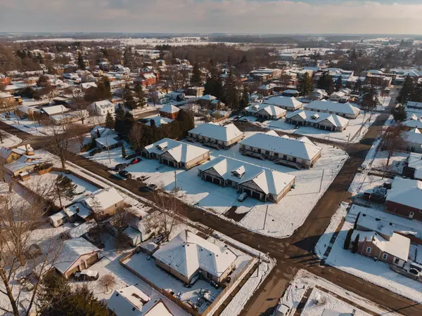 Norwich, ON N0J 1P0,7 South Court ST W