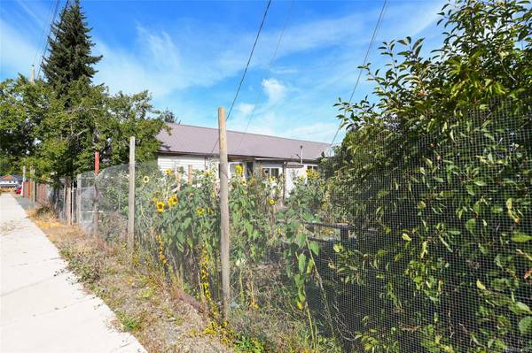 3390 Nikkei Pl, Cumberland, BC V0R 1S0