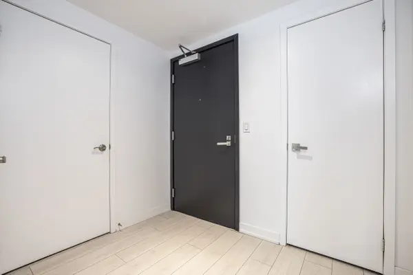 Toronto C06, ON M3H 0C8,31 TIPPETT RD #415