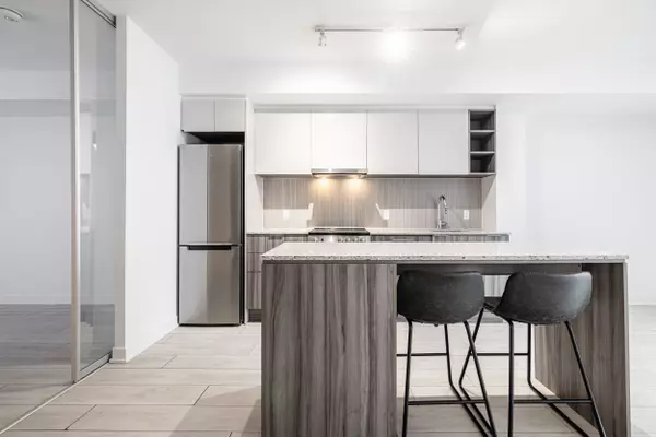 Toronto C06, ON M3H 0C8,31 TIPPETT RD #415