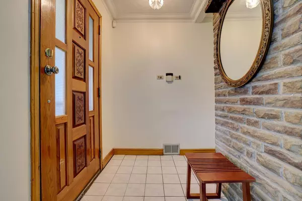 Mississauga, ON L5K 1V9,2497 Fifth Line W