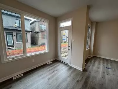 Barrhaven, ON K2J 7L7,386 LES EMMERSON DR