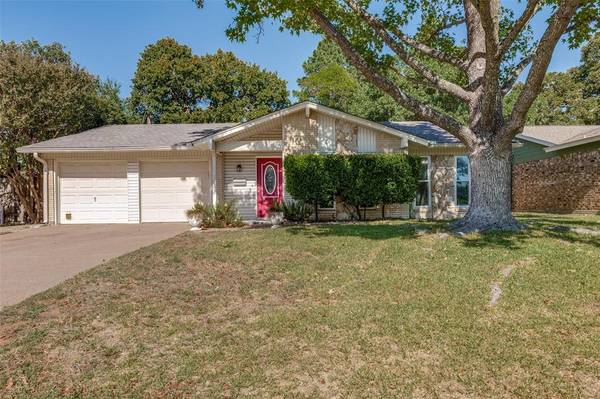 2114 Valley Lane,  Arlington,  TX 76013