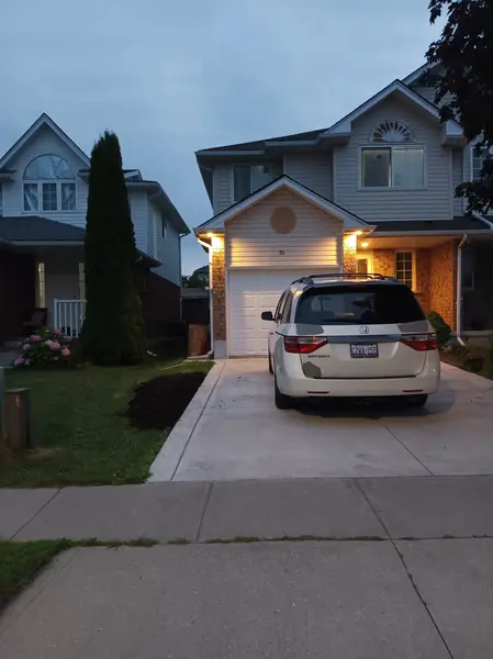 51 Hawkins DR, Cambridge, ON N1T 1Z7