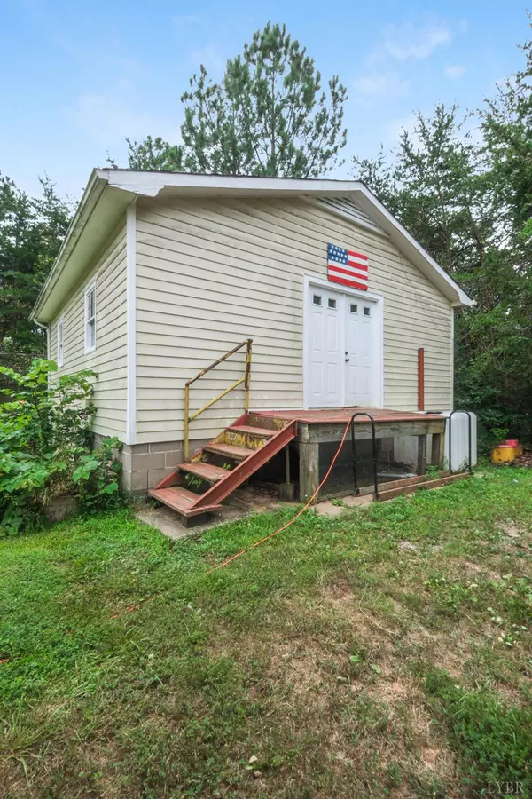 Phenix, VA 23959,200 Carden RD