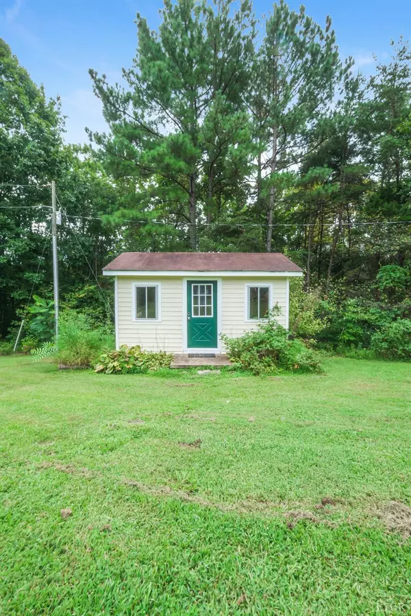 Phenix, VA 23959,200 Carden RD