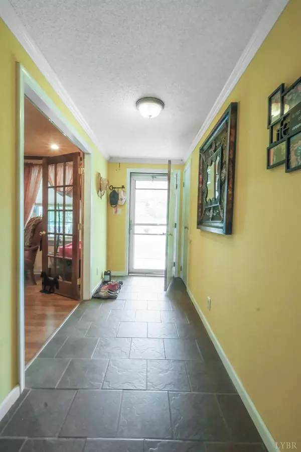 Phenix, VA 23959,200 Carden RD