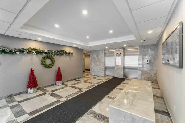 Hamilton, ON L8P 4T1,120 DUKE ST #905