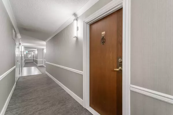 Hamilton, ON L8P 4T1,120 DUKE ST #905