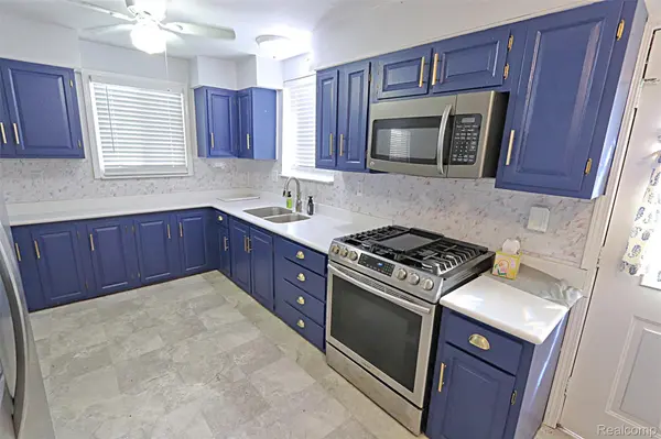 Redford, MI 48240,19336 Centralia