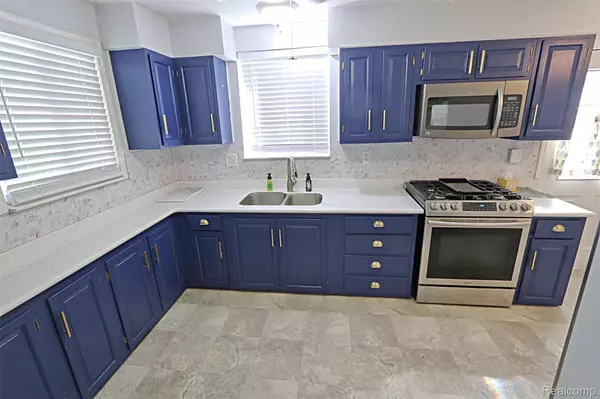 Redford, MI 48240,19336 Centralia