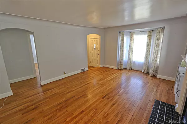 Redford, MI 48240,19336 Centralia