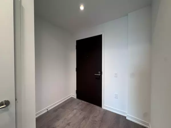 Barrie, ON L4N 1S9,39 Mary ST #2107