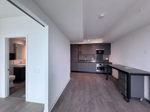 Barrie, ON L4N 1S9,39 Mary ST #2107