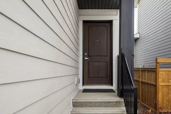 Calgary, AB T3M 3N2,180 Magnolia TER SE