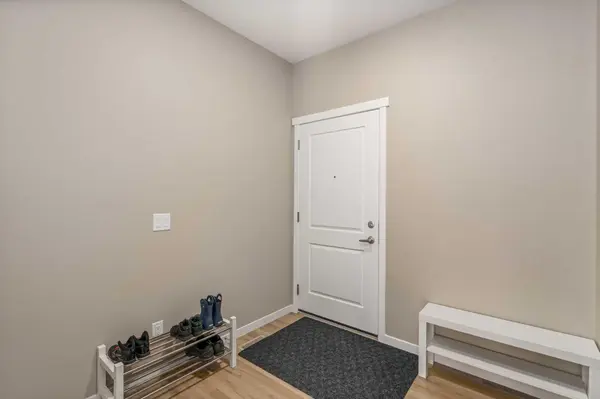 Calgary, AB T3M 3N2,180 Magnolia TER SE