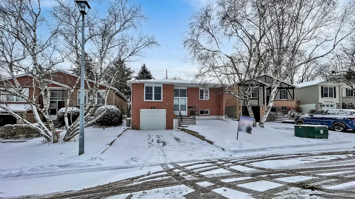 Newmarket, ON L3Y 5M9,222 Currey CRES