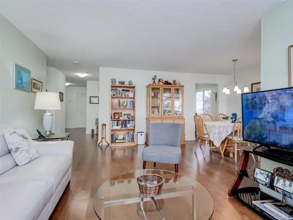 Sidney, BC V8L 1Y8,2421 Sidney Ave #201