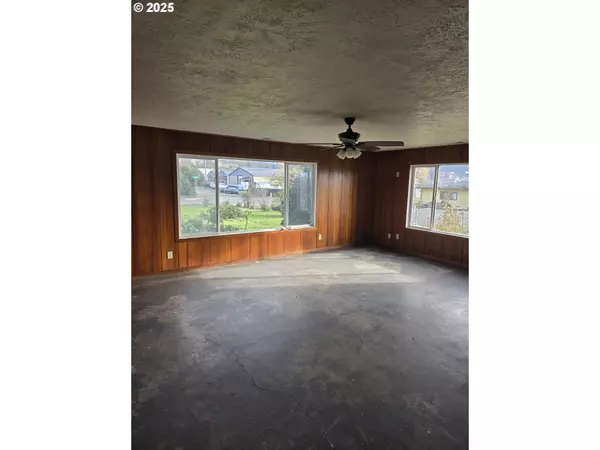 Winston, OR 97496,151 NW SHERRY ST