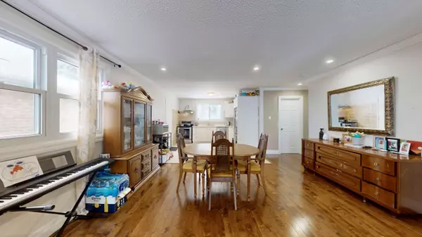 Newmarket, ON L3Y 5M9,222 Currey CRES