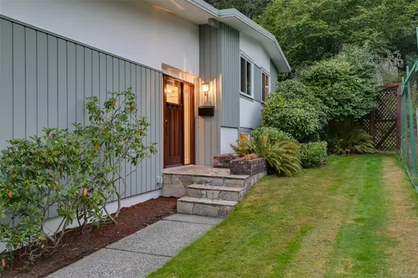 Saanich, BC V8N 2C3,4270 Parkside Cres