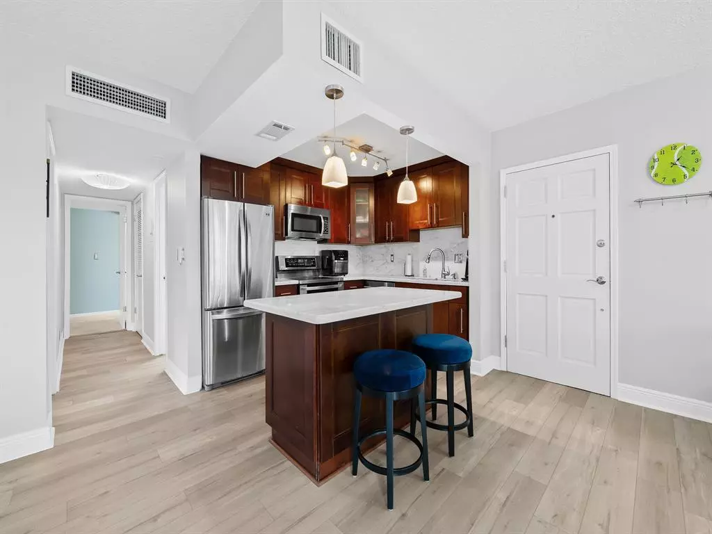 Fort Lauderdale, FL 33305,1839 Middle River Dr #105