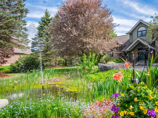 6 TURTLE LAKE DR, Halton Hills, ON L7J 2W7