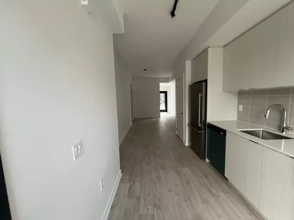 Toronto E06, ON M1N 1Y1,168 Clonmore DR #20