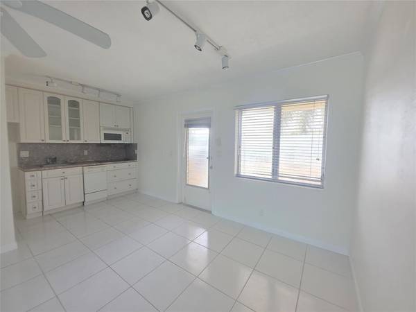 Lighthouse Point, FL 33064,2131 NE 42nd Ct #209E