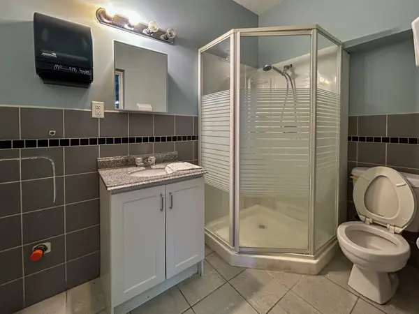 Toronto W04, ON M6M 2W1,31 Milford AVE