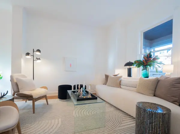 Toronto E01, ON M4K 1A7,115 Victor AVE