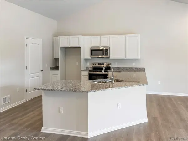 Lapeer, MI 48446,253 Devonshire DR #2