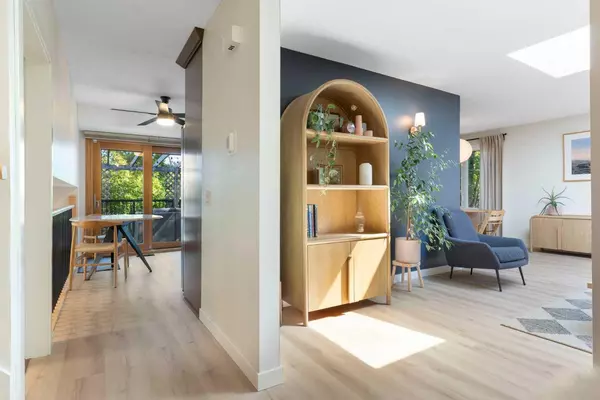 Calgary, AB T2V 4G9,9308 26 ST SW