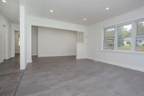 Barrie, ON L4N 9X5,387 Edgehill DR #Main floor