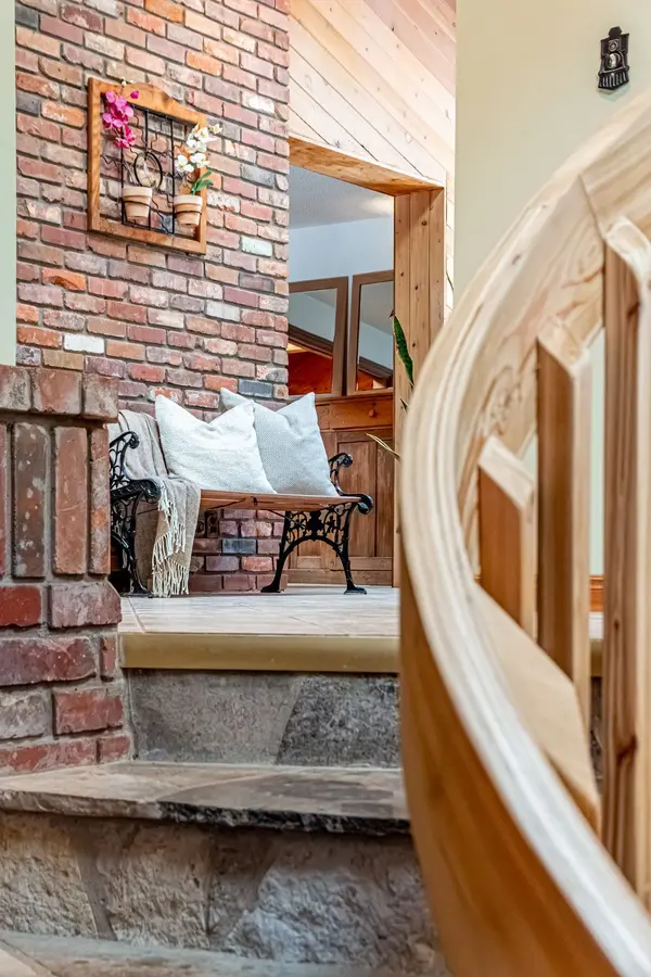 Hamilton, ON L9H 5W3,70 Home ST