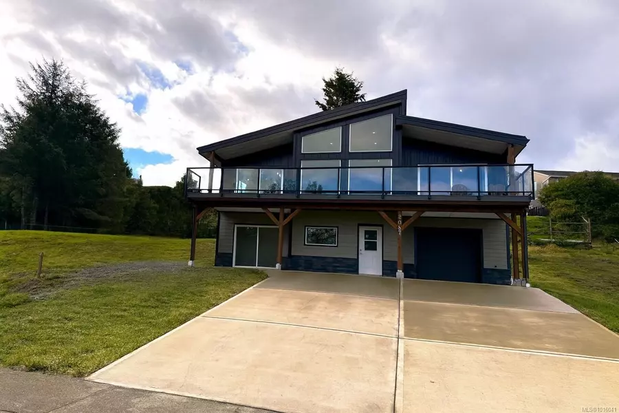 2087 Pioneer Hill Dr, Port Mcneill, BC V0N 2R0