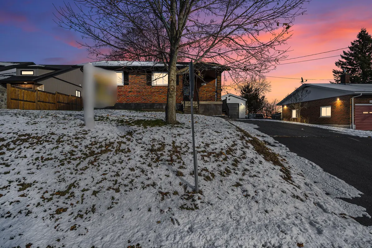 Stirling-rawdon, ON K0K 3E0,207 Baker ST