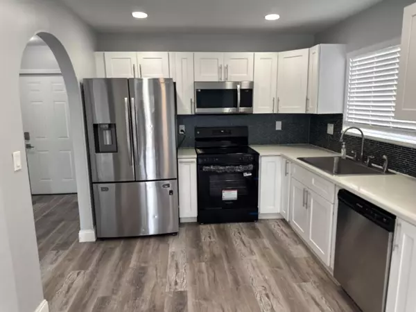 Lauderhill, FL 33313,5516 NW 22nd St #5516