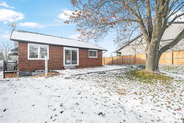 Stirling-rawdon, ON K0K 3E0,207 Baker ST