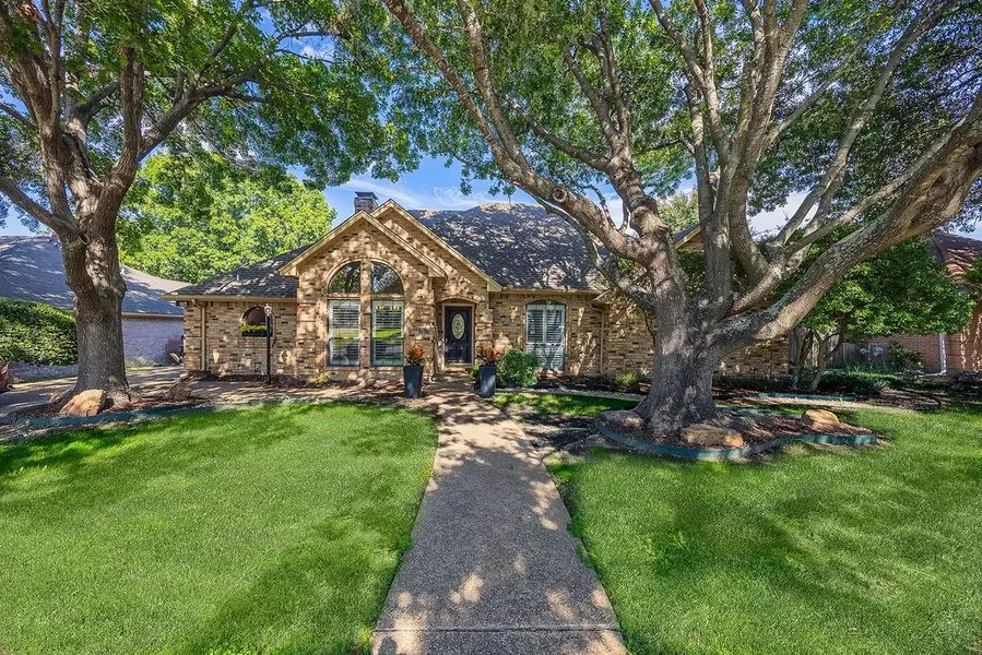 6913 Brookvale Road, Fort Worth, TX 76132