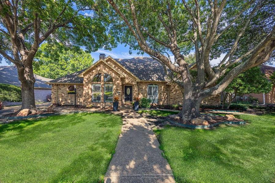 6913 Brookvale Road, Fort Worth, TX 76132