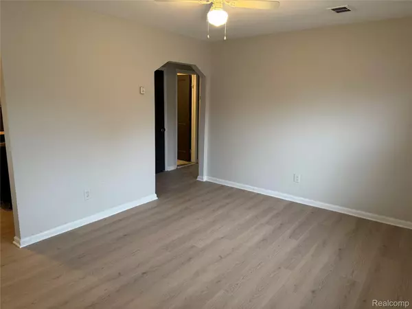 Harper Woods, MI 48225,18810 Roscommon ST