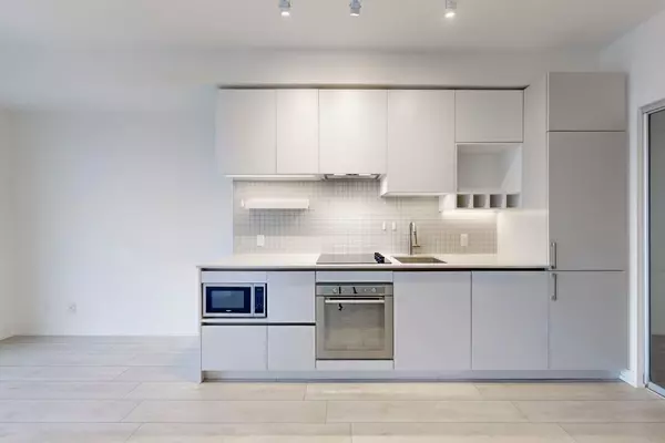 Vaughan, ON L4K 0J7,950 Portage Pkwy #4008