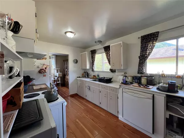 Tahsis, BC V0P 1X0,543 Maquinna Dr N