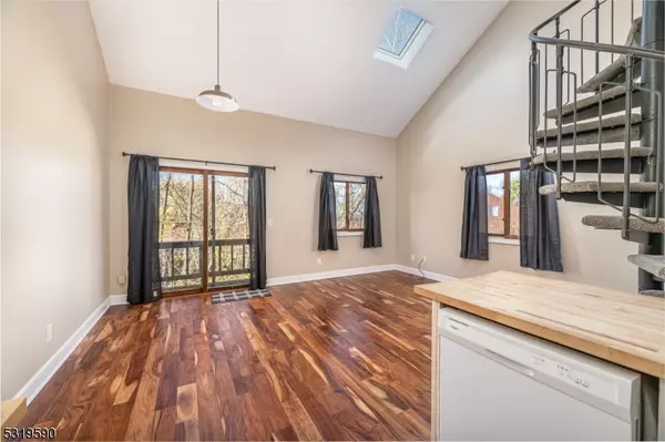 Vernon Twp., NJ 07462,5 Sugar Loaf Ct #7