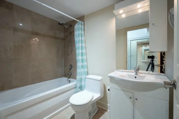 Toronto C14, ON M2N 0A6,19 Avondale AVE #311