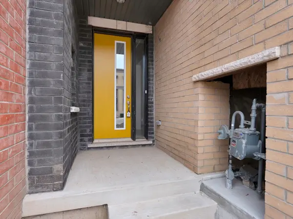 12 Marvin AVE, Oakville, ON L6H 7C5