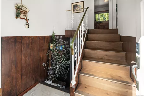 Saanich, BC V8N 3B6,3940 Oakdale Pl