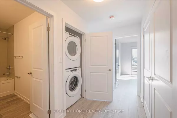 Kitchener, ON N2R 0R9,205 West Oak TER N #197