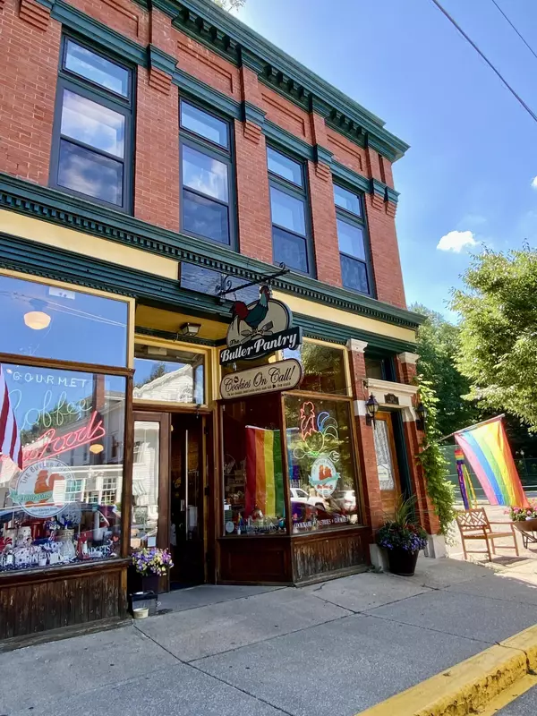 Saugatuck, MI 49453,439 Butler ST